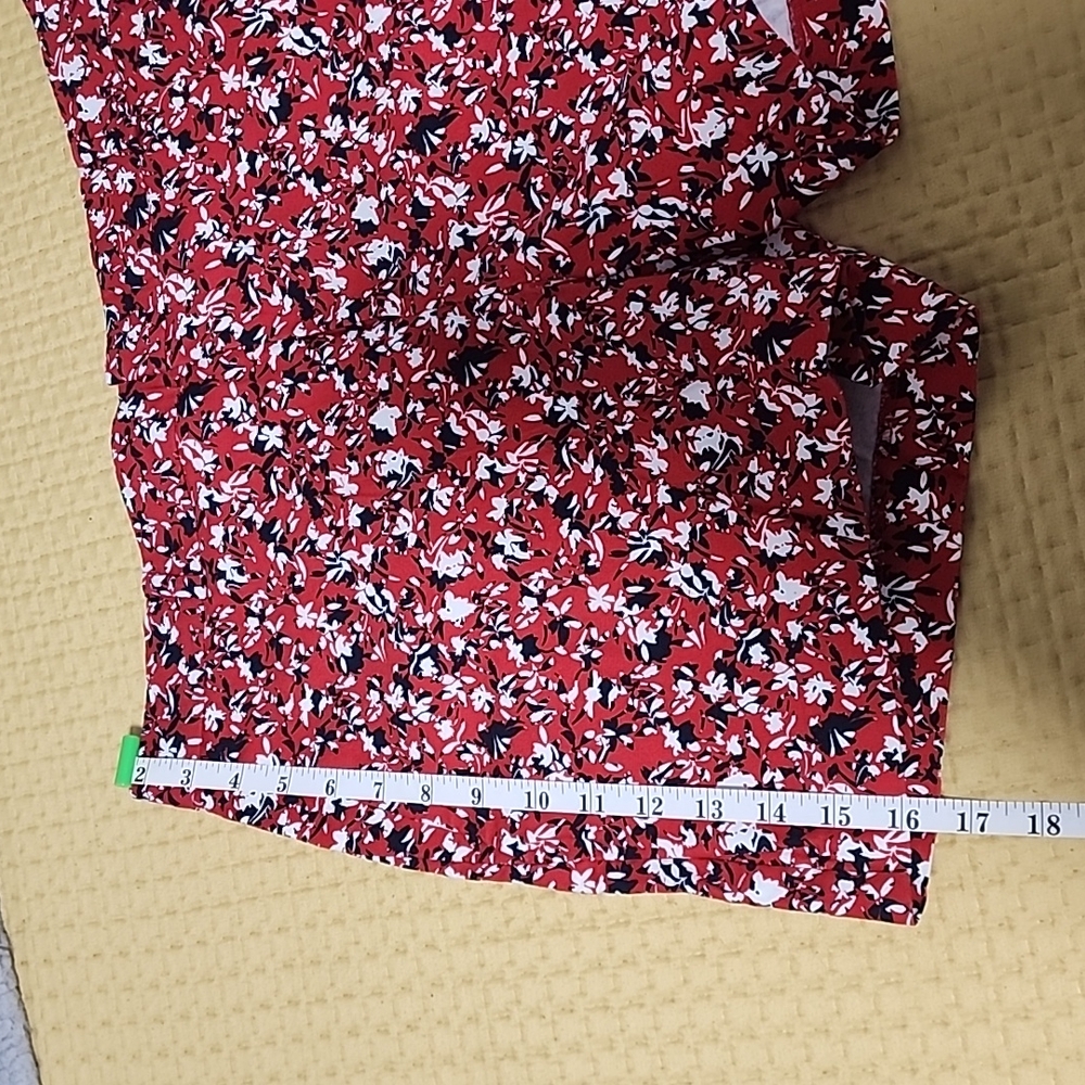 Short, red, Banana Republic, Size 8 - Picture 3 of 7